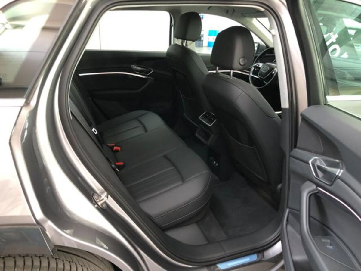 Audi SQ6 e-tron quattro 517cv (6)