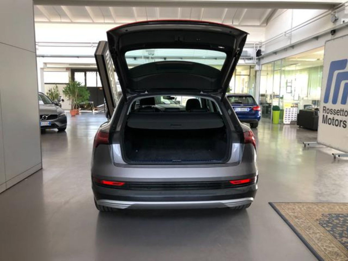 Audi SQ6 e-tron quattro 517cv (8)