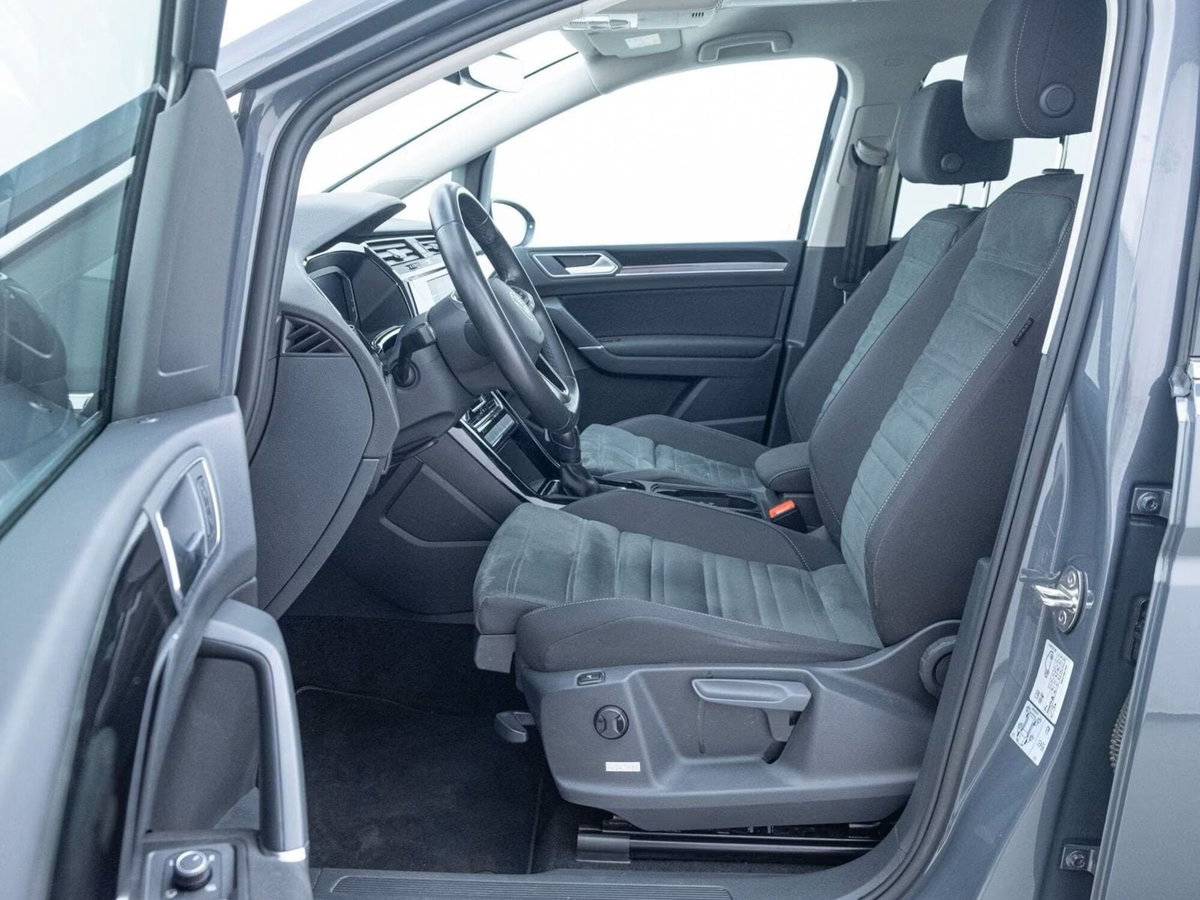 Volkswagen Touran 16V FSI Highline (11)