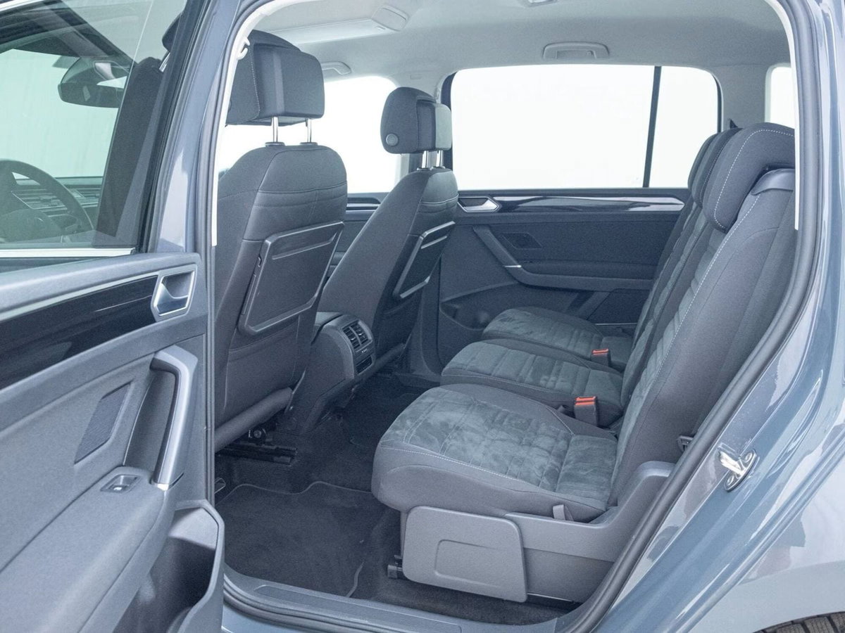 Volkswagen Touran 16V FSI Highline (13)
