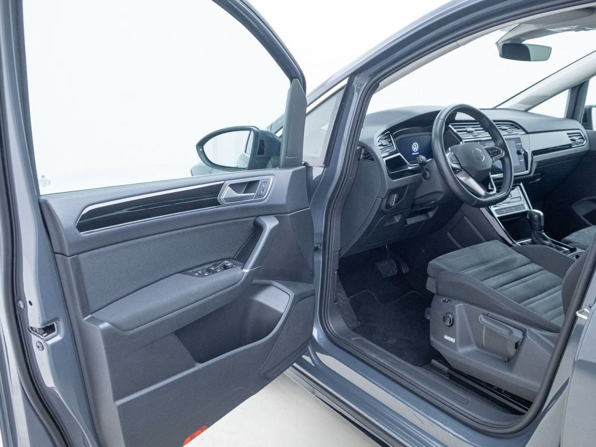 Volkswagen Touran 16V FSI Highline (9)