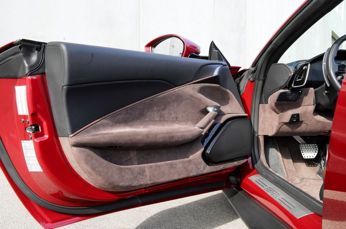 Ferrari Roma Spider 3.9 F1 dct (15)