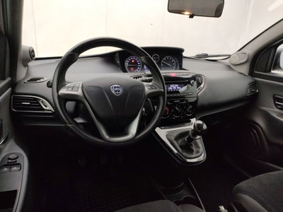 Lancia Ypsilon 1.2 69 CV 5 porte Platinum (11)