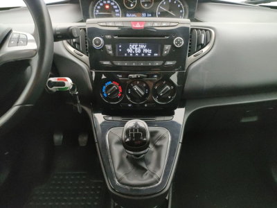 Lancia Ypsilon 1.2 69 CV 5 porte Platinum (13)