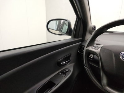 Lancia Ypsilon 1.2 69 CV 5 porte Platinum (14)