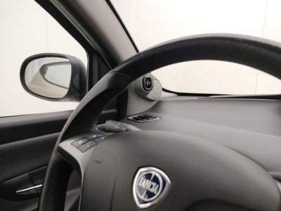 Lancia Ypsilon 1.2 69 CV 5 porte Platinum (15)