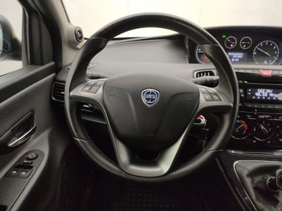 Lancia Ypsilon 1.2 69 CV 5 porte Platinum (16)