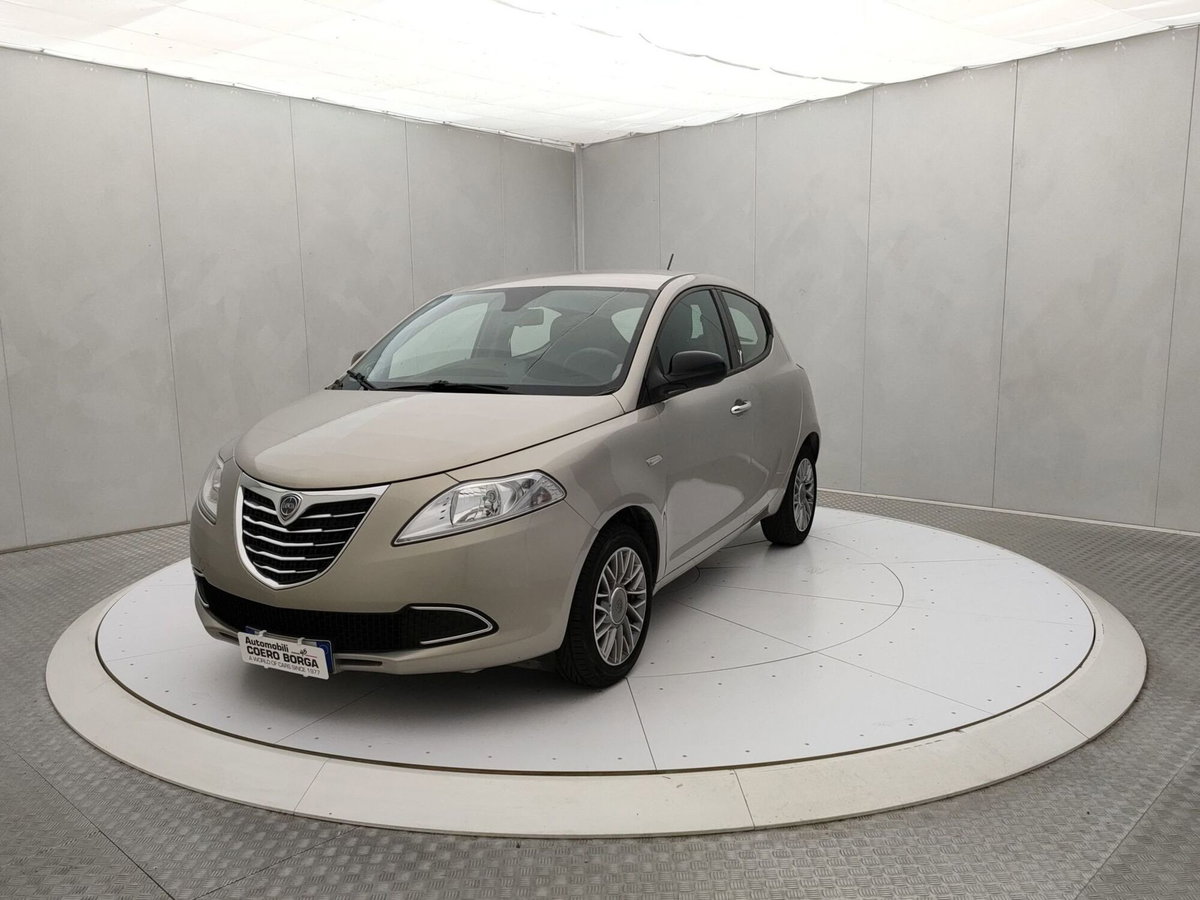 Lancia Ypsilon 1.2 69 CV 5 porte Platinum (3)