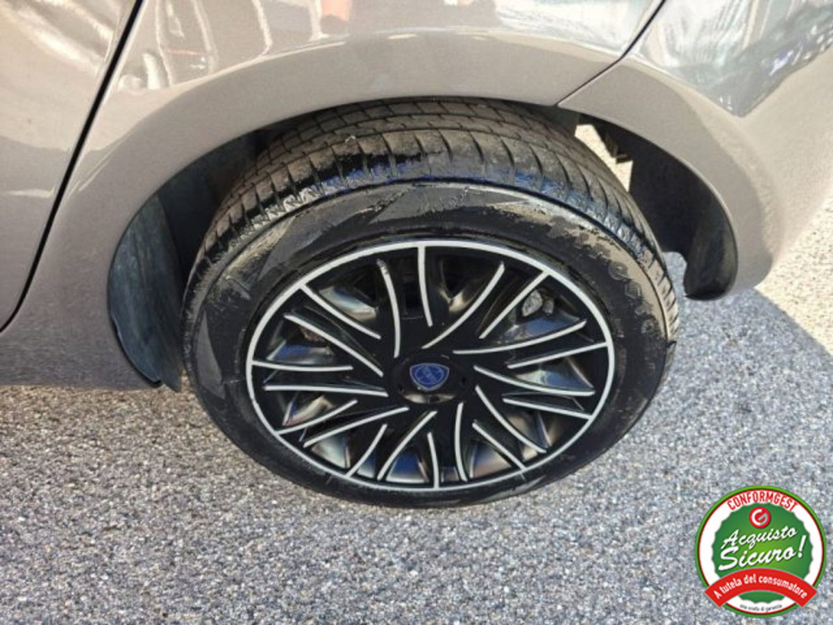 Lancia Ypsilon 1.0 FireFly 5 porte S&S Hybrid Ecochic Gold (16)