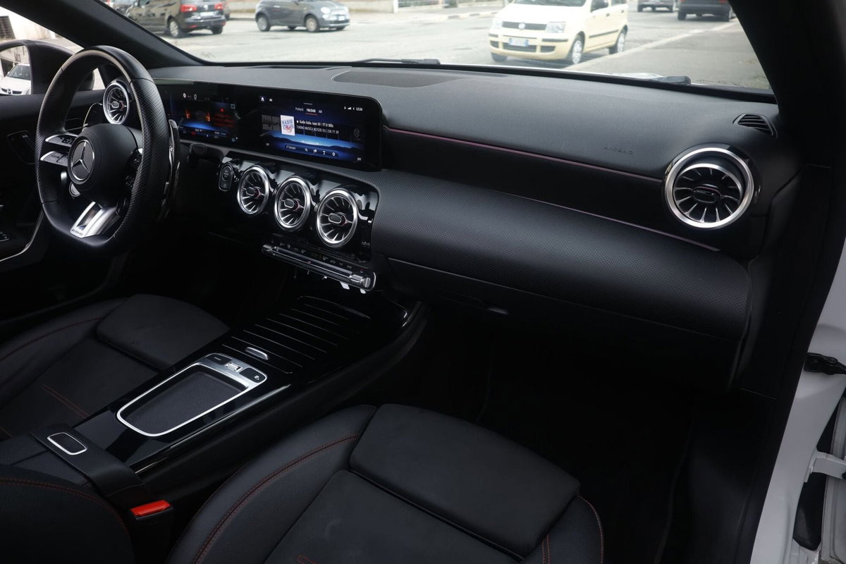 Mercedes-Benz Classe A 35 AMG 4Matic (10)