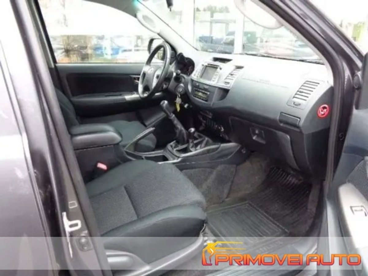 Toyota Hilux 3.0 D-4D 4WD 4p. DC Stylex (2)