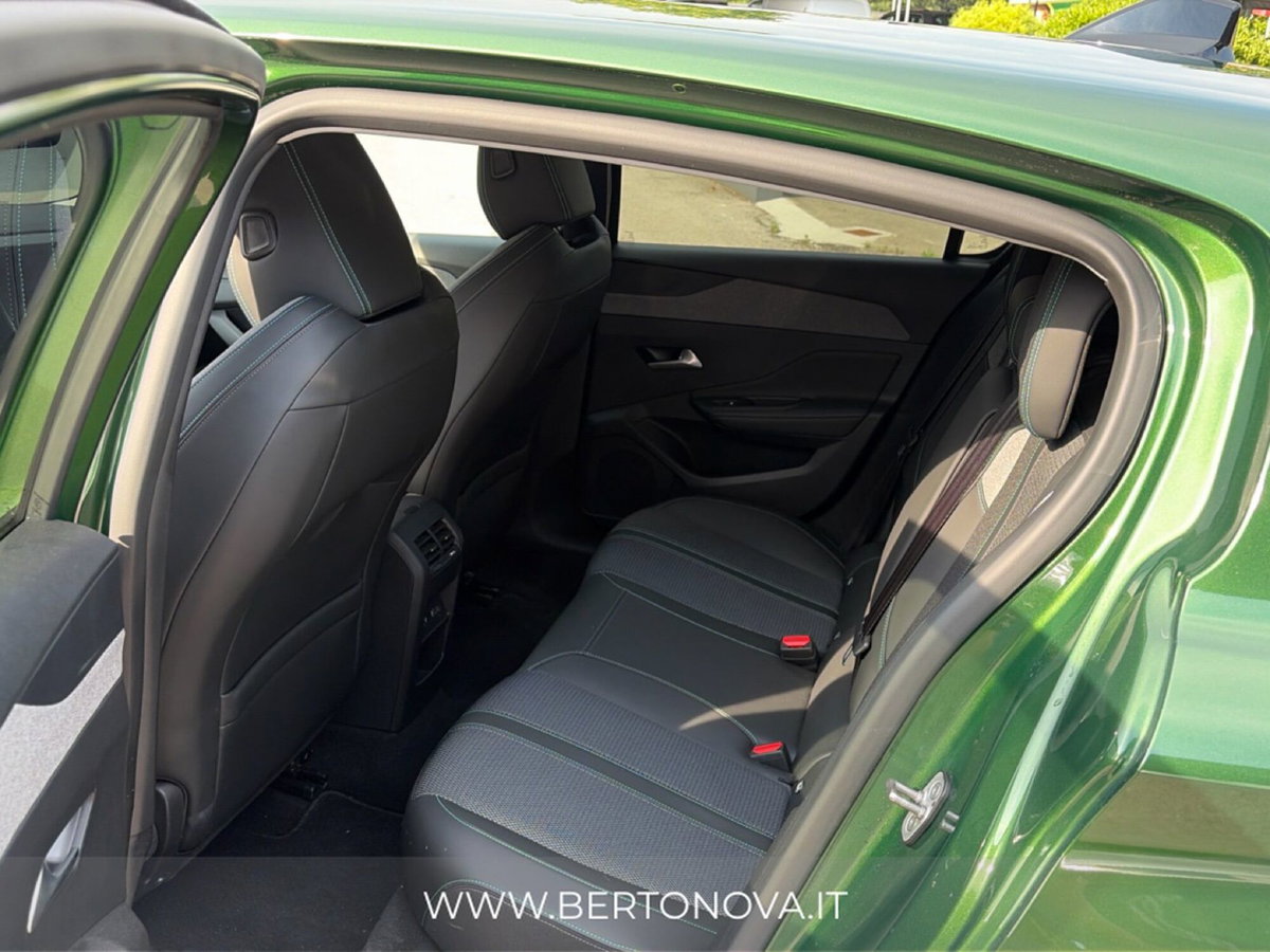 Peugeot 308 BlueHDi 130 S&S EAT8 Allure Pack (9)