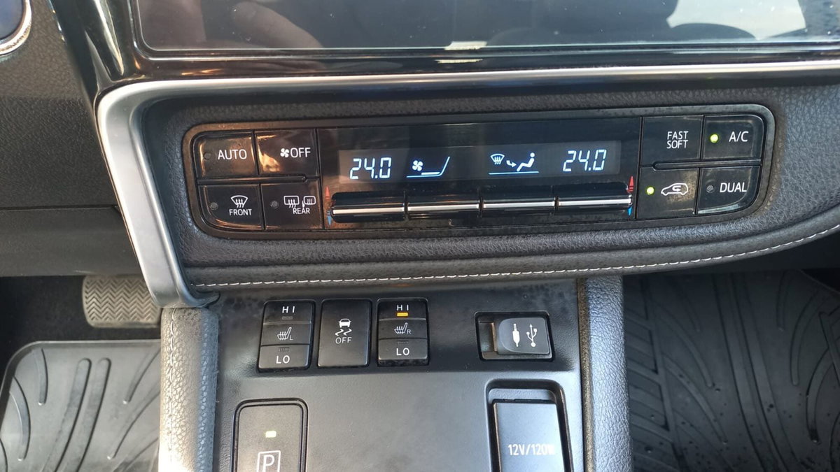 Toyota Auris Station Wagon 1.8 Hybrid Black Edition (11)