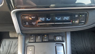 Toyota Auris Station Wagon 1.8 Hybrid Black Edition (11)