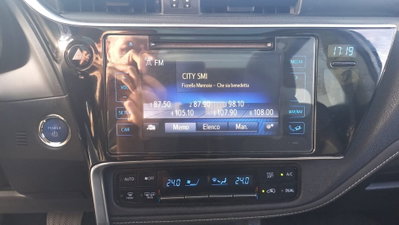Toyota Auris Station Wagon 1.8 Hybrid Black Edition (12)
