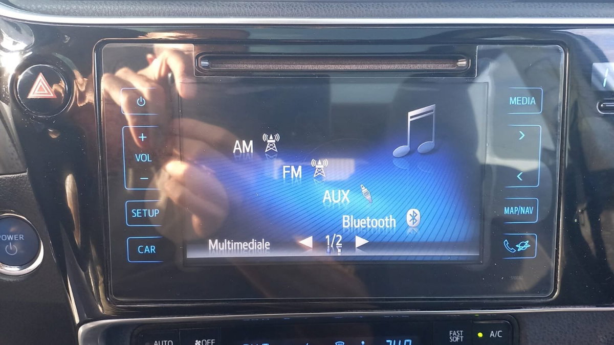 Toyota Auris Station Wagon 1.8 Hybrid Black Edition (13)