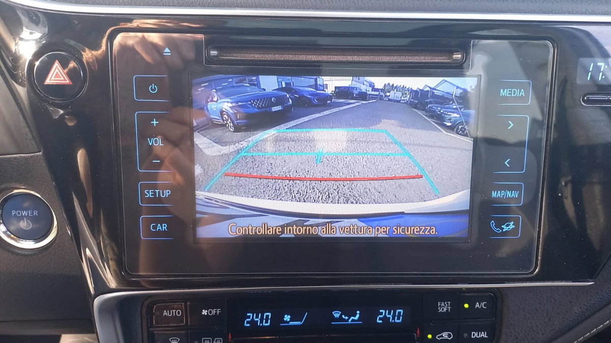 Toyota Auris Station Wagon 1.8 Hybrid Black Edition (15)