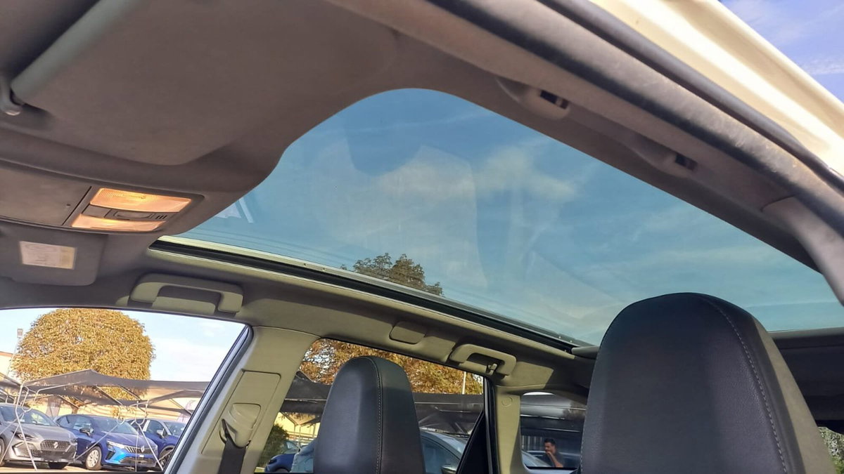 Toyota Auris Station Wagon 1.8 Hybrid Black Edition (16)