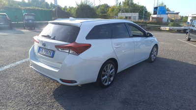 Toyota Auris Station Wagon 1.8 Hybrid Black Edition (3)