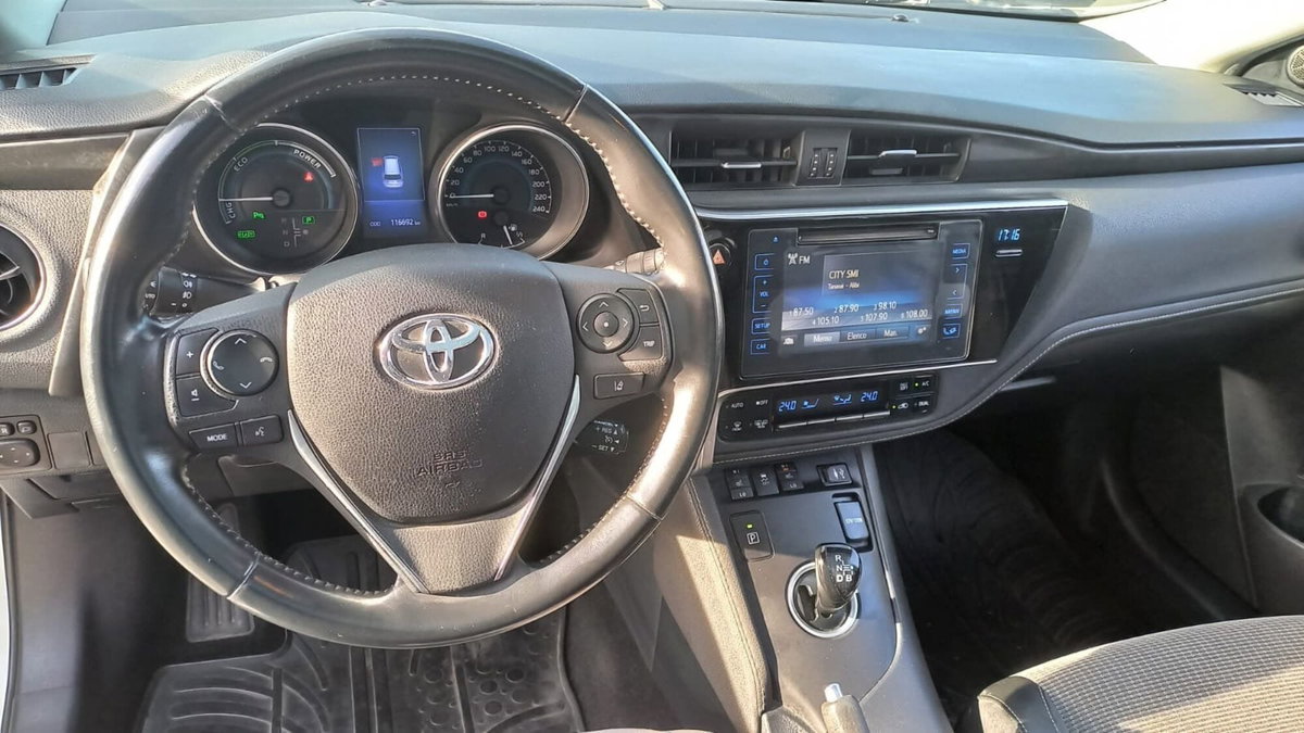 Toyota Auris Station Wagon 1.8 Hybrid Black Edition (8)