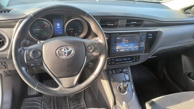 Toyota Auris Station Wagon 1.8 Hybrid Black Edition (8)