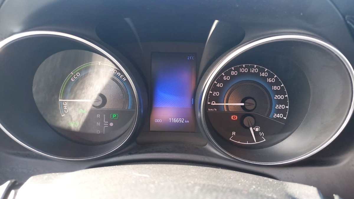 Toyota Auris Station Wagon 1.8 Hybrid Black Edition (9)