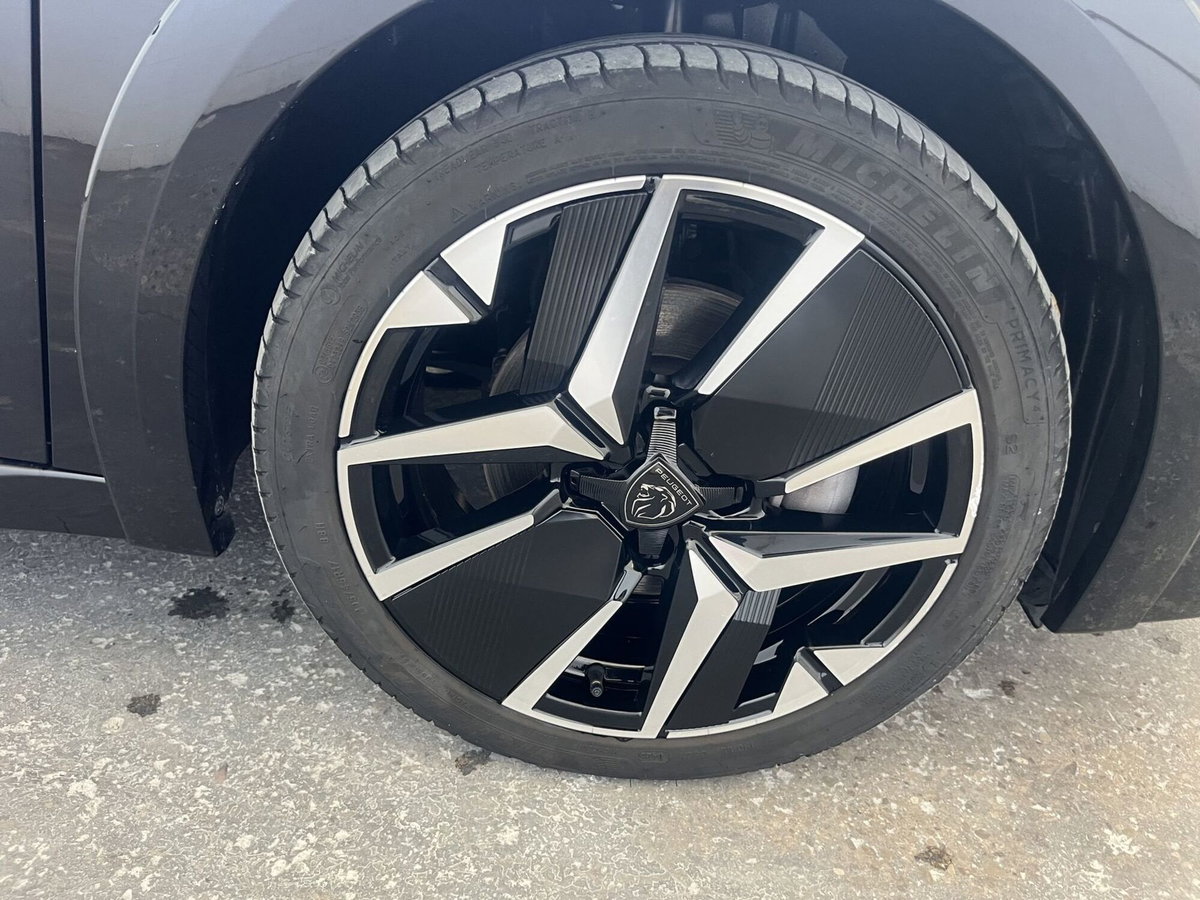 Peugeot 208 motore elettrico 136 CV 5 porte GT (19)