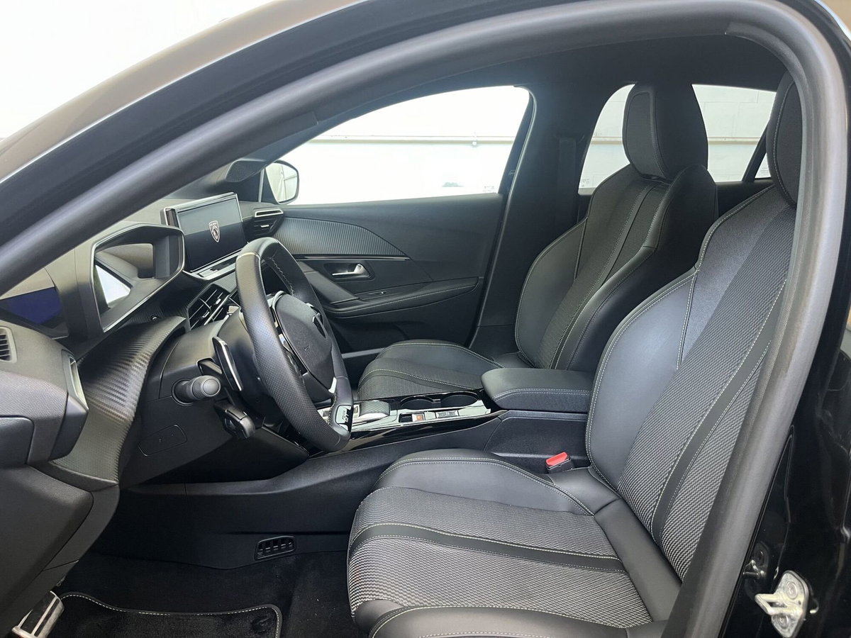 Peugeot 208 motore elettrico 136 CV 5 porte GT (9)
