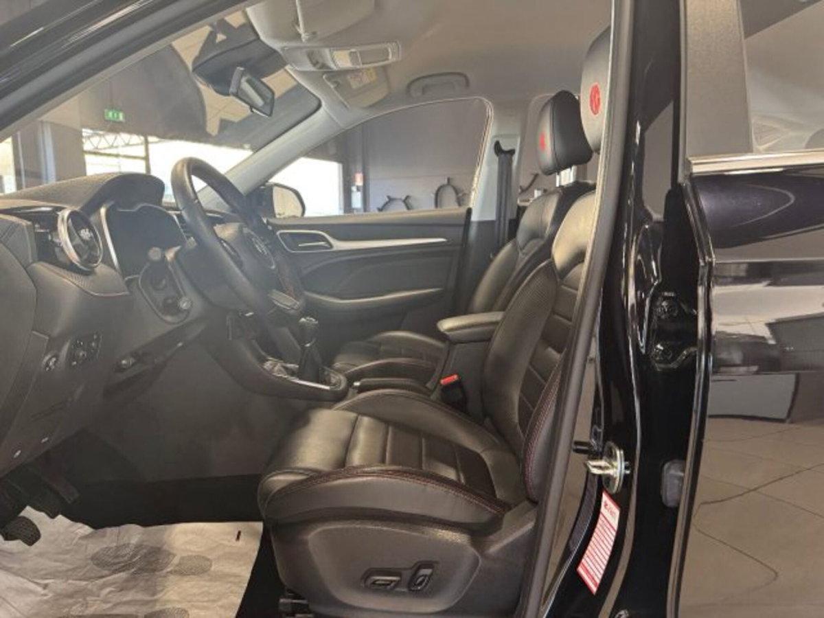 Mg ZS ZS 1.5 Luxury (10)