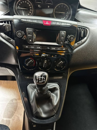 Lancia Ypsilon 1.0 FireFly 5 porte S&S Hybrid Alberta Ferretti (11)