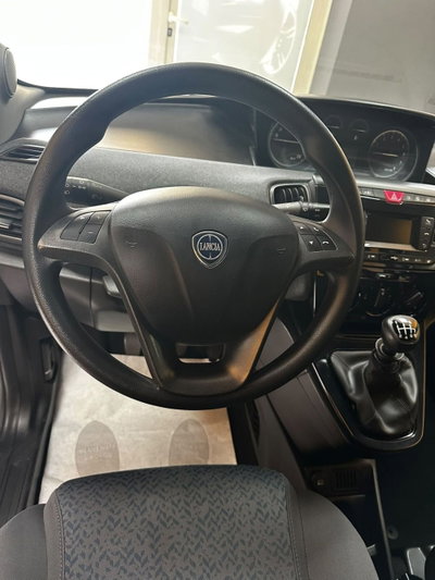 Lancia Ypsilon 1.0 FireFly 5 porte S&S Hybrid Alberta Ferretti (12)