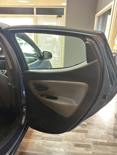 Lancia Ypsilon 1.0 FireFly 5 porte S&S Hybrid Alberta Ferretti (14)