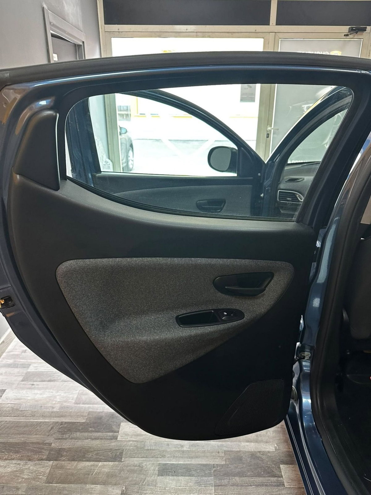 Lancia Ypsilon 1.0 FireFly 5 porte S&S Hybrid Alberta Ferretti (17)