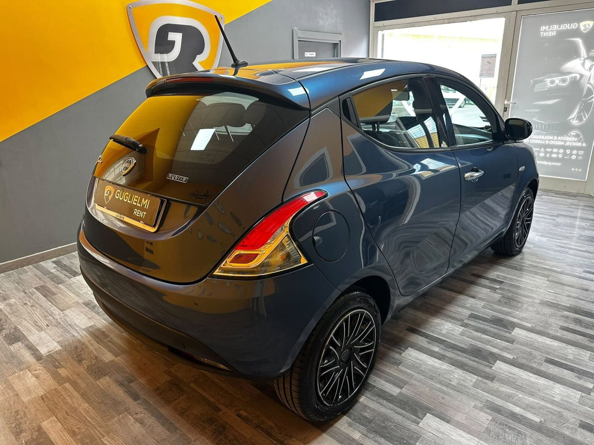Lancia Ypsilon 1.0 FireFly 5 porte S&S Hybrid Alberta Ferretti (4)