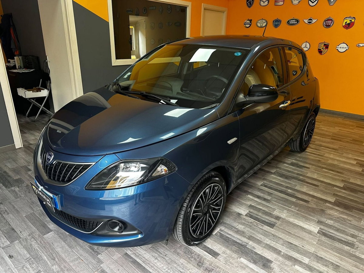 Lancia Ypsilon 1.0 FireFly 5 porte S&S Hybrid Alberta Ferretti (6)