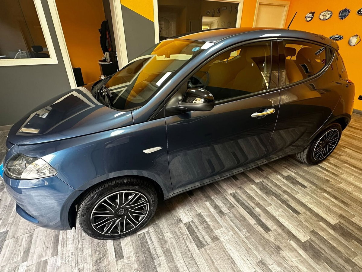 Lancia Ypsilon 1.0 FireFly 5 porte S&S Hybrid Alberta Ferretti (7)