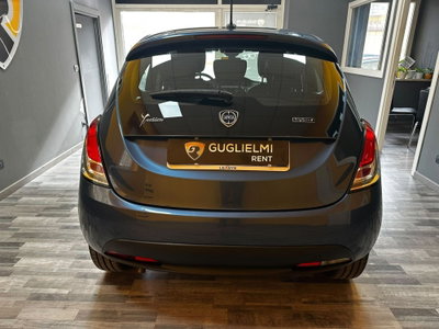 Lancia Ypsilon 1.0 FireFly 5 porte S&S Hybrid Alberta Ferretti (8)