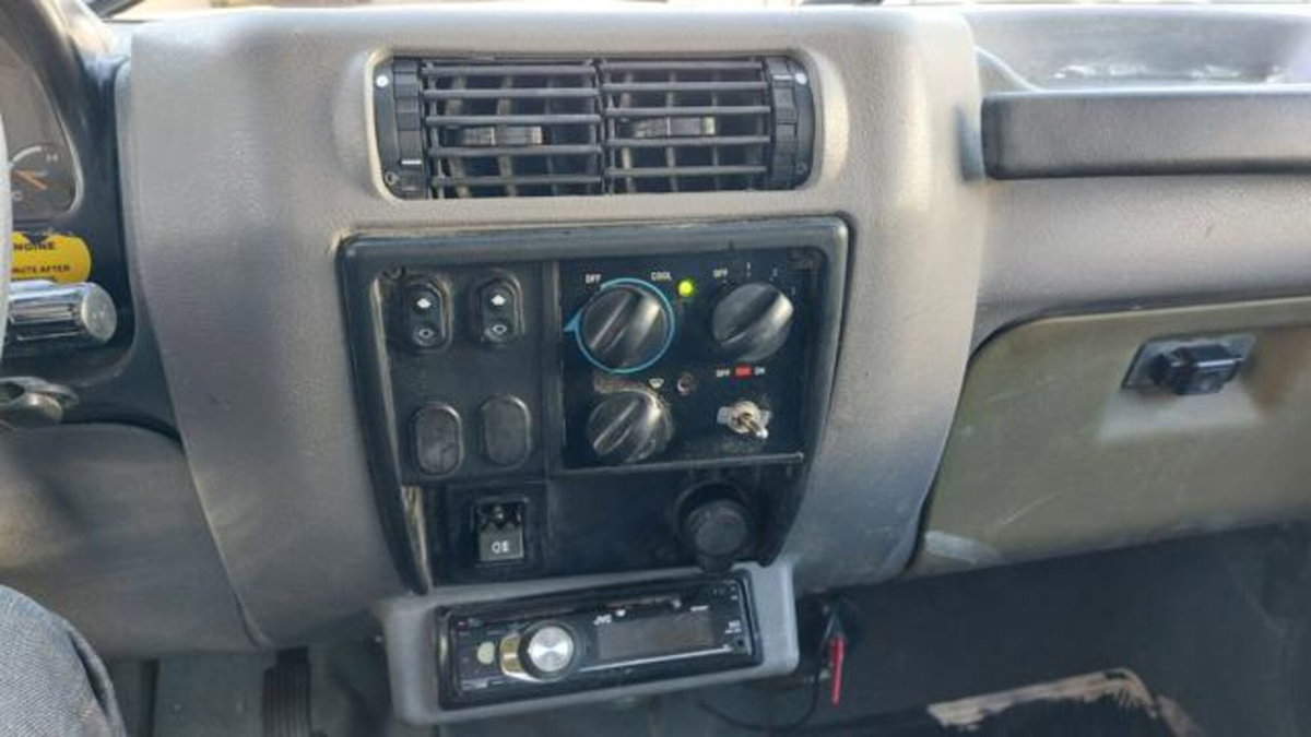 Mahindra Bolero Bolero 2.5 CRDe 2WD SC Pick Up (13)
