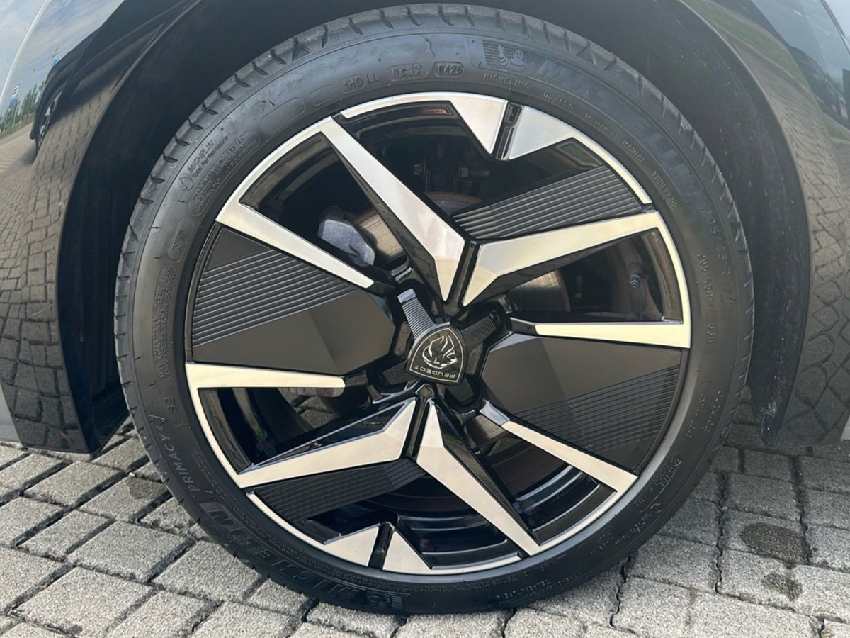 Peugeot 208 1.2 hybrid GT 145cv e-dcs 6 (11)
