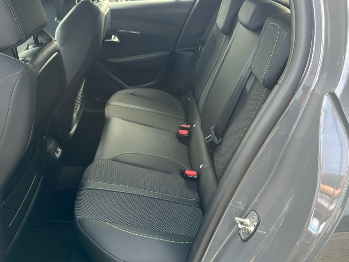 Peugeot 208 1.2 hybrid GT 145cv e-dcs 6 (18)