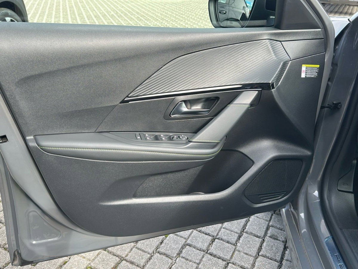 Peugeot 208 1.2 hybrid GT 145cv e-dcs 6 (20)