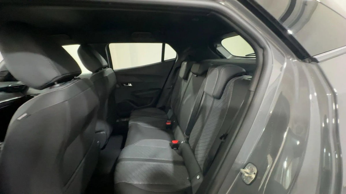 Peugeot 2008 1.2 hybrid Allure 145cv e-dcs6 (11)