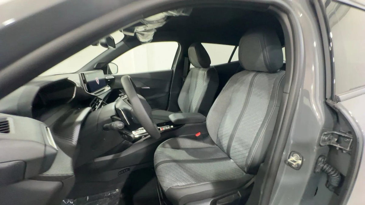 Peugeot 2008 1.2 hybrid Allure 145cv e-dcs6 (6)
