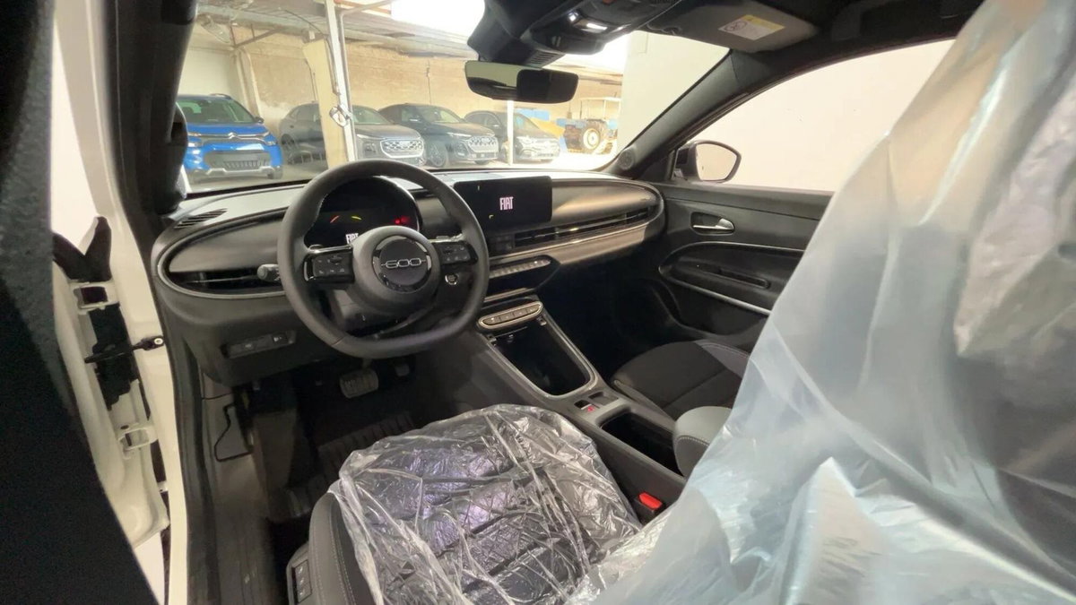 Fiat 600 1.2 hybrid Sport 145cv auto (6)
