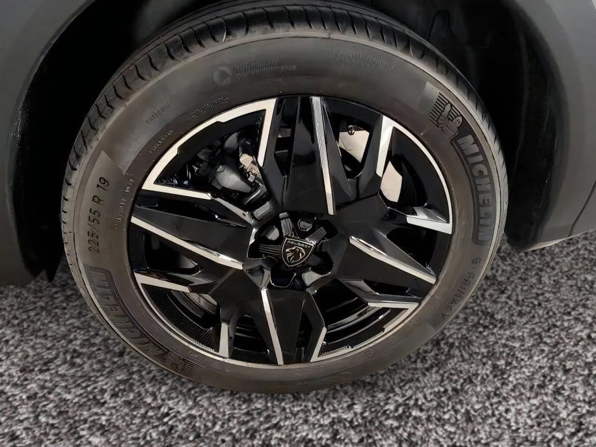 Peugeot 3008 1.2 hybrid GT Exclusive 145cv e-dcs6 (7)