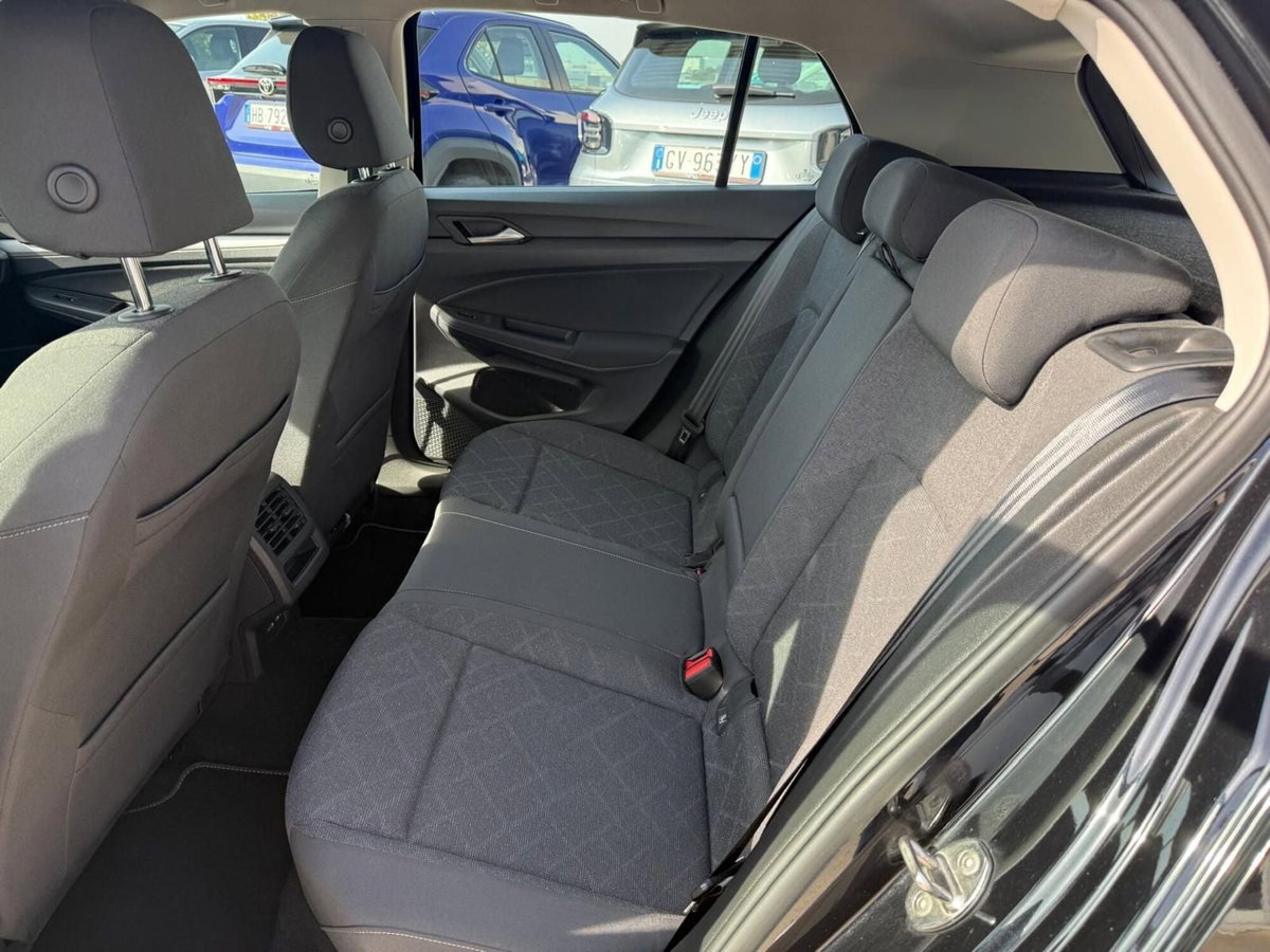 Volkswagen Golf 1.0 eTSI EVO DSG Life (12)