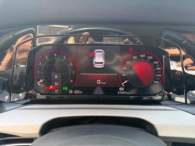 Volkswagen Golf 1.0 eTSI EVO DSG Life (16)