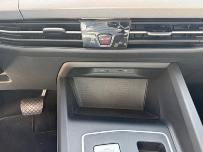 Volkswagen Golf 1.0 eTSI EVO DSG Life (18)