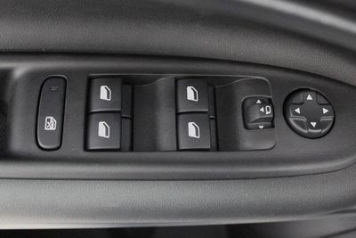 Jeep Avenger 1.2 turbo e-hybrid mhev Overland 4xe 145cv edct6 (10)