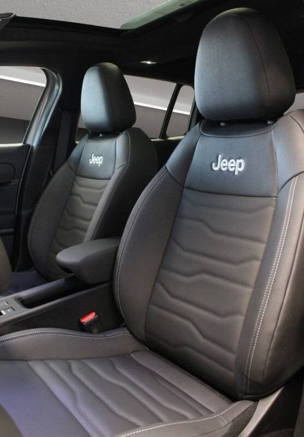 Jeep Avenger 1.2 turbo e-hybrid mhev Overland 4xe 145cv edct6 (11)